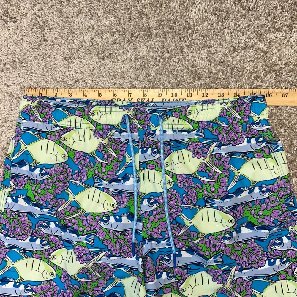 Vineyard Vines Swim Trunks Mesh Lined Men Size Small Fish Coral AOP Beach‎